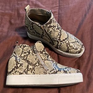 Platform Style Booties by Bamboo Brand. EUC!